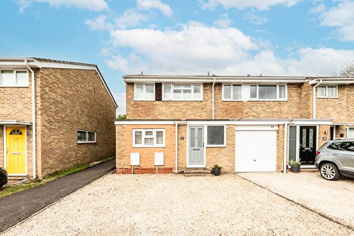 3 Bedroom End Of Terrace House For Sale In Richens Drive, Carterton, Oxfordshire, OX18