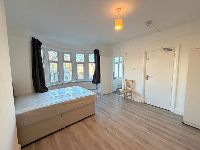 1 Bedroom Studio To Rent In Hibernia Road, Hounslow, TW3