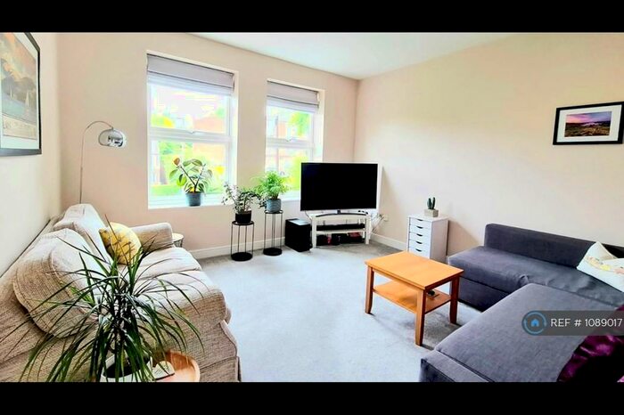 2 Bedroom Penthouse To Rent In Amersham Hill, High Wycombe, HP13