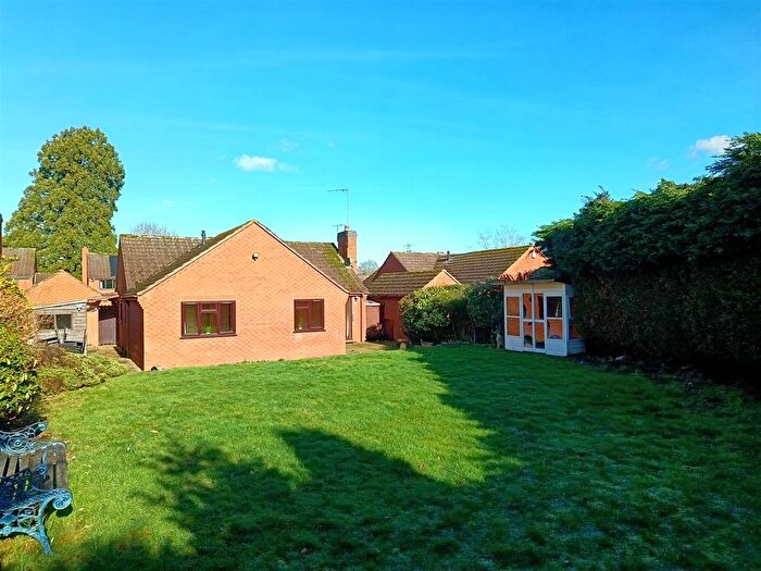 3 Bedroom Detached Bungalow For Sale In Bennett Drive, Off Myton Road, Warwick, CV34