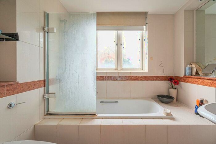 1 Bedroom Flat For Sale In Kidderpore Avenue, Hampstead, London, NW3