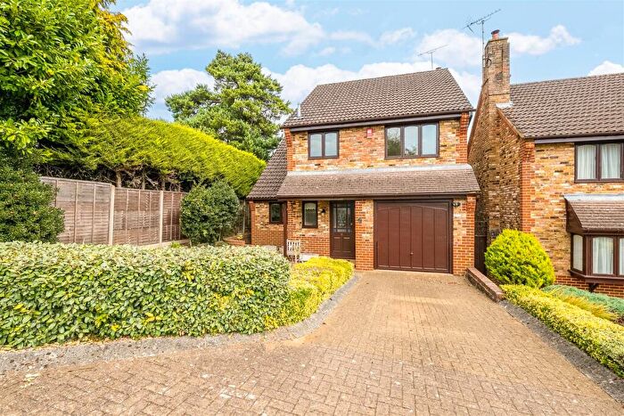 3 Bedroom Detached House For Sale In Whetstone Court, Welwyn, AL6