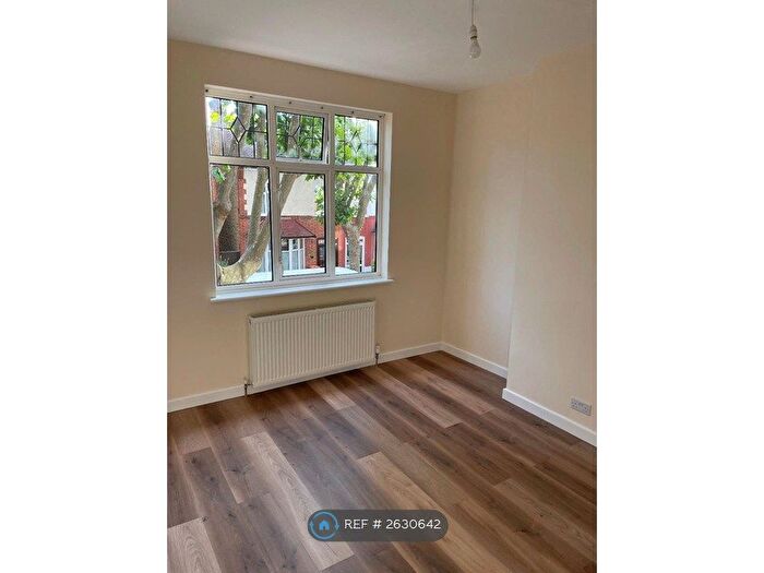 3 Bedroom Terraced House To Rent In Kimberley Avenue, London, E6