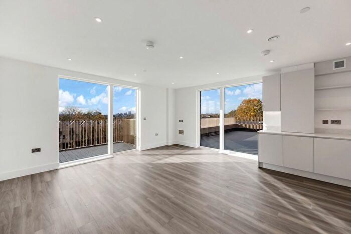 2 Bedroom Flat For Sale In Granville Road, Childs Hill, London, NW2