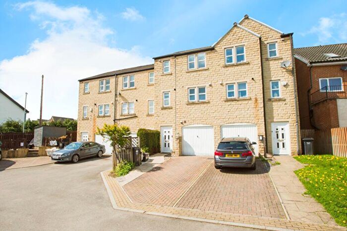 4 Bedroom End Of Terrace House For Sale In Daisy Hill Close, Luddendenfoot, Halifax, HX2