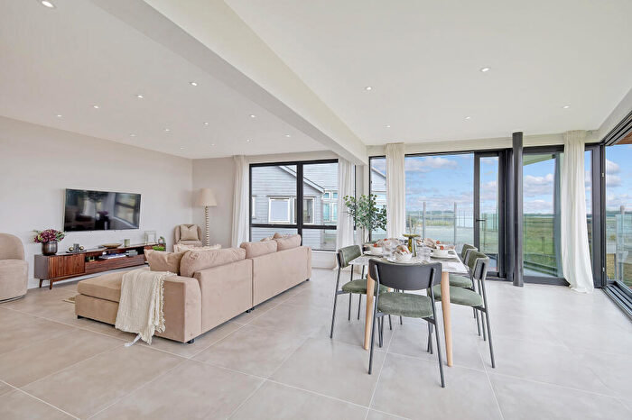 3 Bedroom Detached House For Sale In Kingsmans Farm House, Kingsmans Farm Road, Hullbridge, Essex, SS5