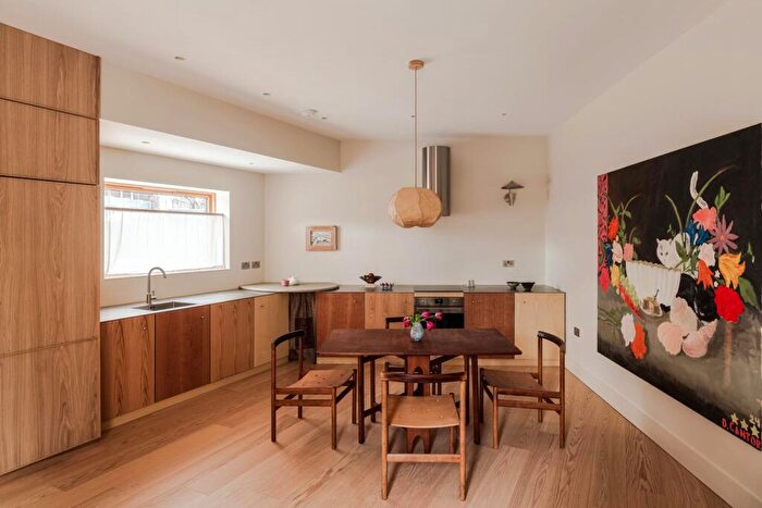 3 Bedroom End Of Terrace House For Sale In London, NW5