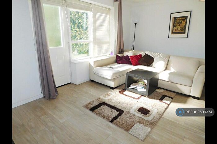 1 Bedroom Flat To Rent In Summerseat Close, Salford, M5