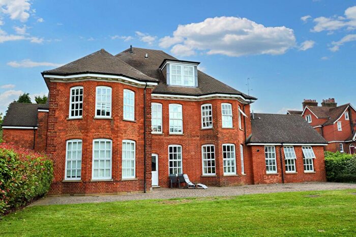 2 Bedroom Flat To Rent In Newsom Place, St Albans, AL1