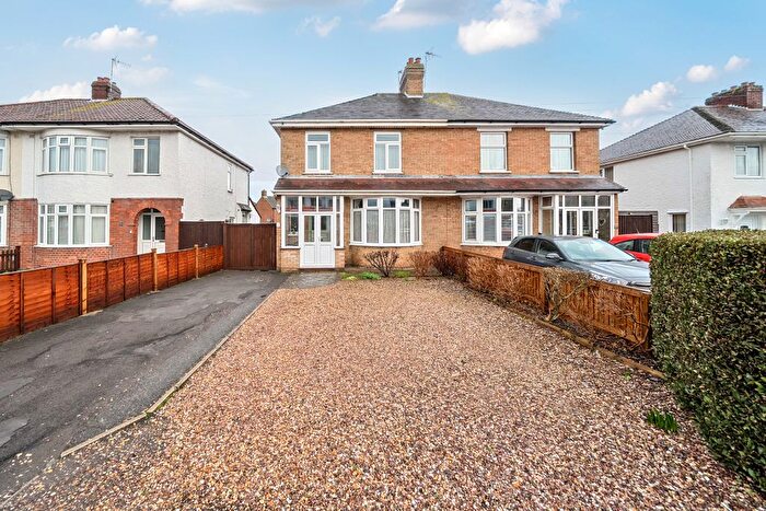 3 Bedroom Semi-Detached House For Sale In Priory Bridge Road, Taunton, TA1