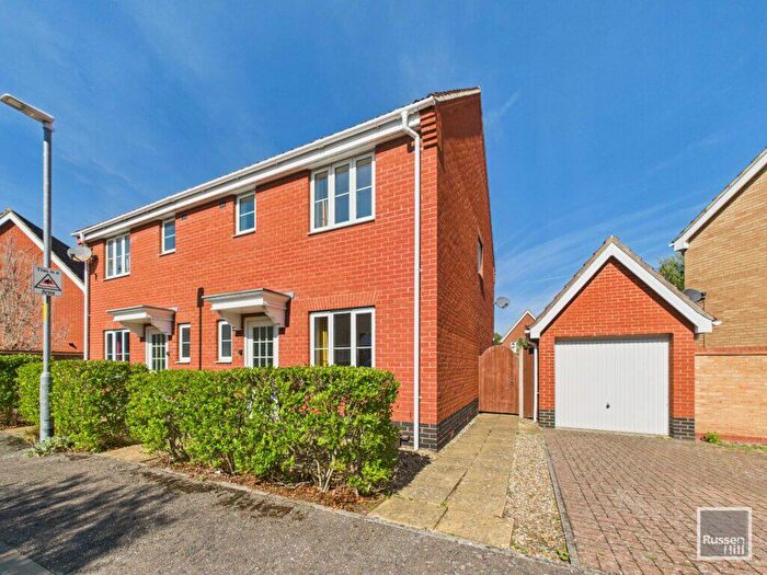 4 Bedroom Semi-Detached House For Sale In Old School Close, Near Uea, NR5