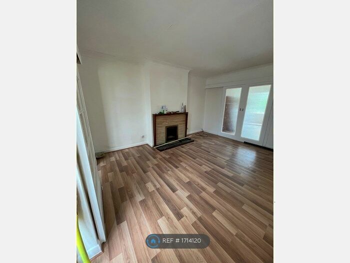 3 Bedroom Bungalow To Rent In Bower Way, Slough, SL1