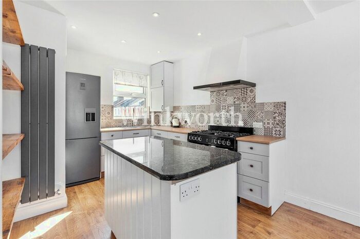 3 Bedroom Flat To Rent In Conway Road, London, N15