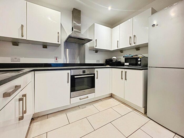 2 Bedroom Flat To Rent In Birdwood Avenue London, SE13