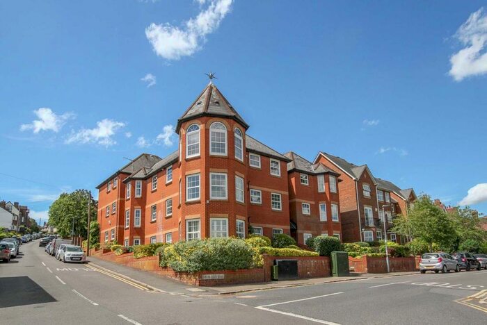 2 Bedroom Apartment To Rent In Shrublands Road, Berkhamsted, HP4