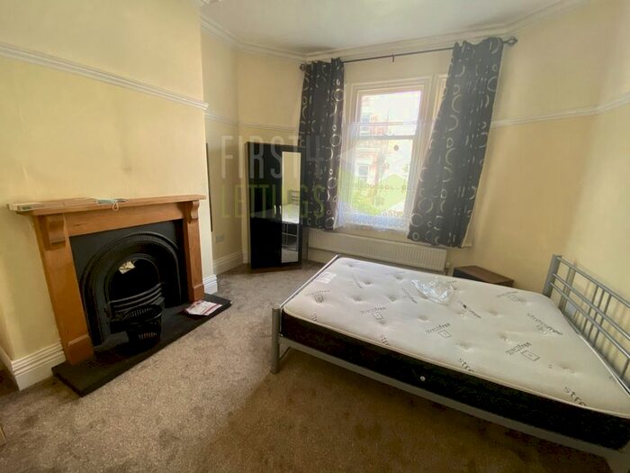 6 Bedroom End Of Terrace House To Rent In College Avenue, Highfields, LE2