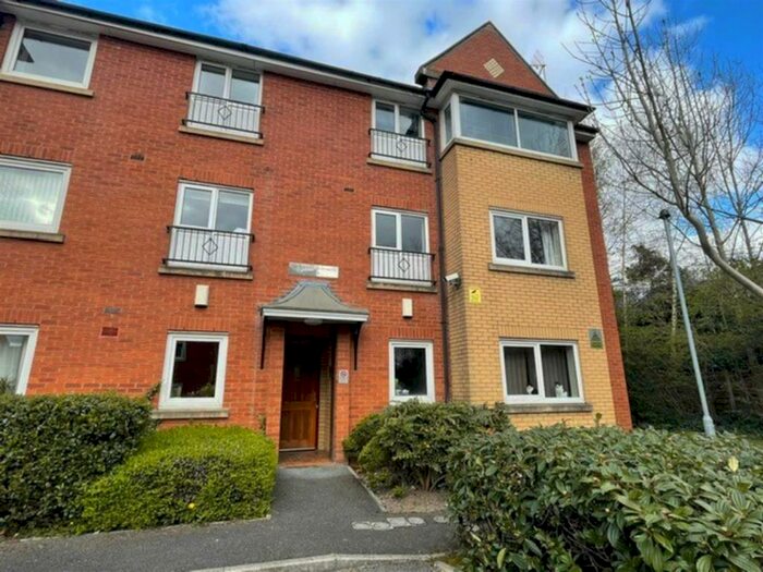 3 Bedroom Apartment To Rent In Whiteoak Road, Fallowfield, M14