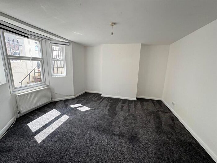 1 Bedroom Flat To Rent In Farm Road, Hove, BN3