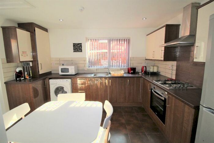 5 Bedroom Terraced House To Rent In Broughton Street, Preston, Lancashire, PR1