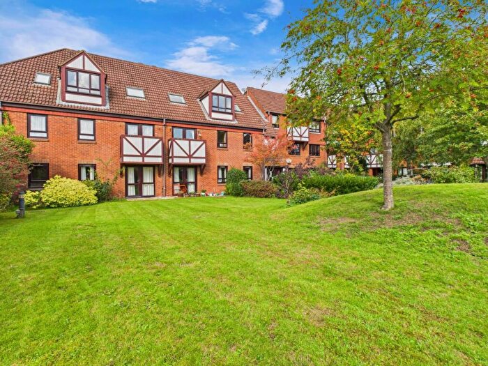 1 Bedroom Apartment For Sale In King George V Road, Amersham, Buckinghamshire, HP6