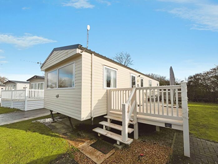 3 Bedroom Park Home For Sale In Carlton Meres Holiday Park, Carlton, Saxmundham, IP17