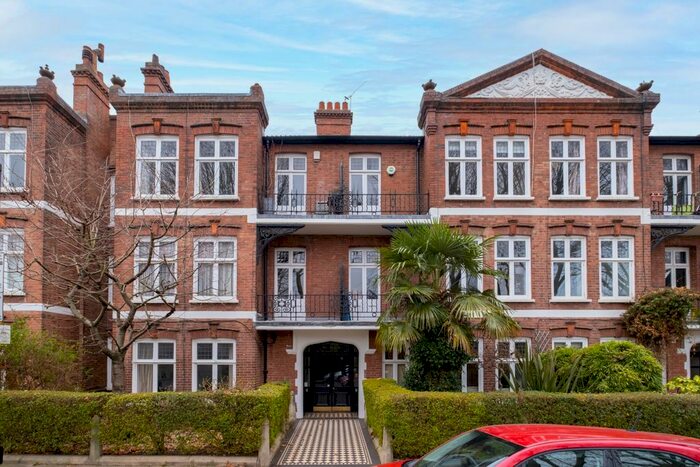 3 Bedroom Flat To Rent In Bishops Park Road, London, SW6