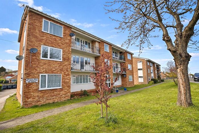 2 Bedroom Flat For Sale In Walton Road, Walton-On-The Naze, CO14