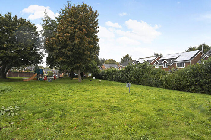 5 Bedroom Detached House For Sale In Lapin Lane, Basingstoke, Hampshire, RG22