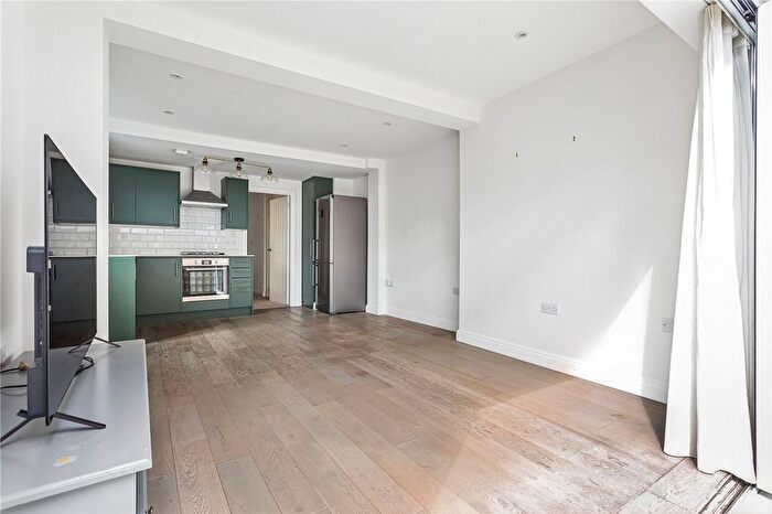 2 Bedroom Flat For Sale In Smallwood Road, London, SW17