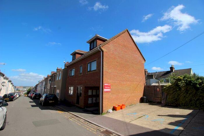 1 Bedroom Ground Flat To Rent In Bed Ground Floor Flat To Rent, Dover Street, Old Town, SN1
