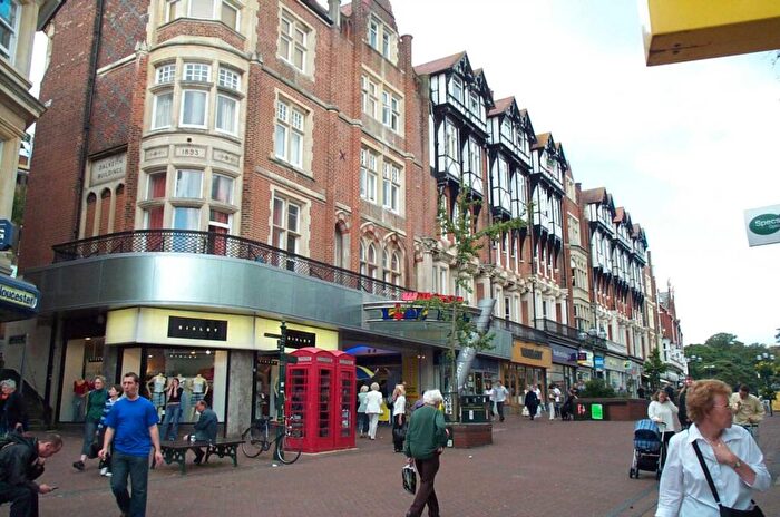 2 Bedroom Flat To Rent In Town Centre * Ready To Move In Rental *, BH1