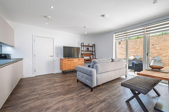2 Bedroom Flat For Sale In Dollis Valley Drive, High Barnet, Barnet, EN5