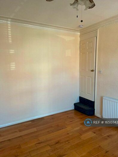 2 Bedroom Terraced House To Rent In Barton Mount, Leeds, LS11