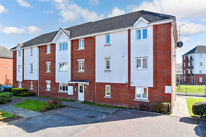 1 Bedroom Flat For Sale In Ingram Close, Larkfield, Kent, ME20