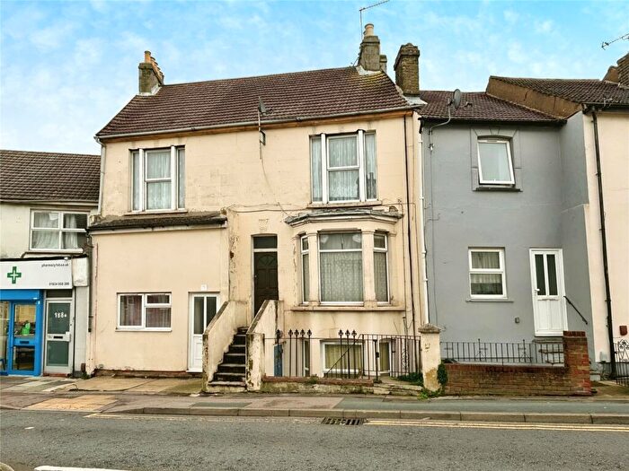 2 Bedroom Flat To Rent In Canterbury Street, Gillingham, Kent, ME7