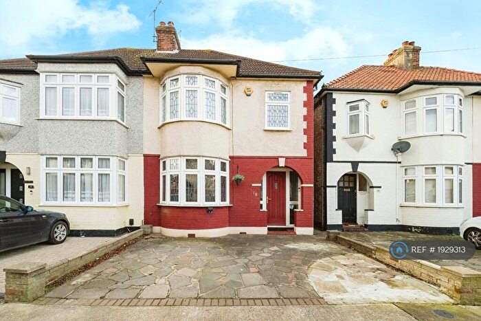 4 Bedroom Semi-Detached House To Rent In Kingsley Gardens, Hornchurch, RM11