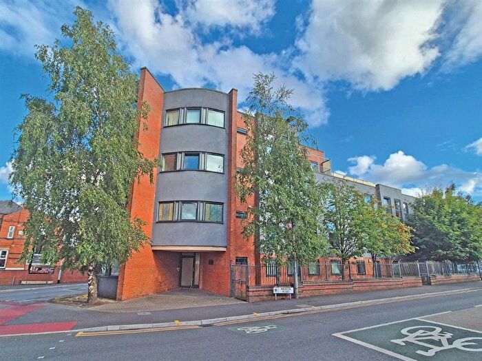 2 Bedroom Flat For Sale In Weaste Road, Salford, M5