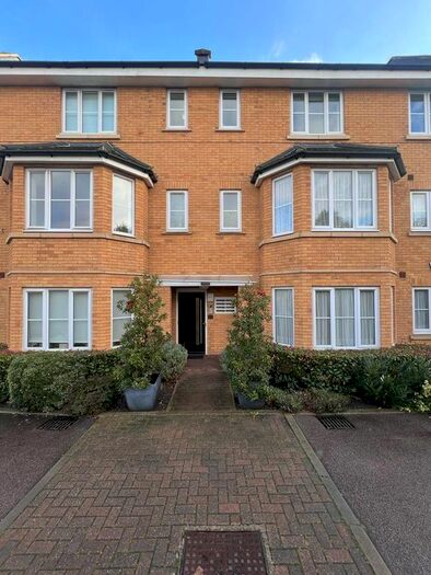 1 Bedroom Flat To Rent In Bayswater Close, London, N13