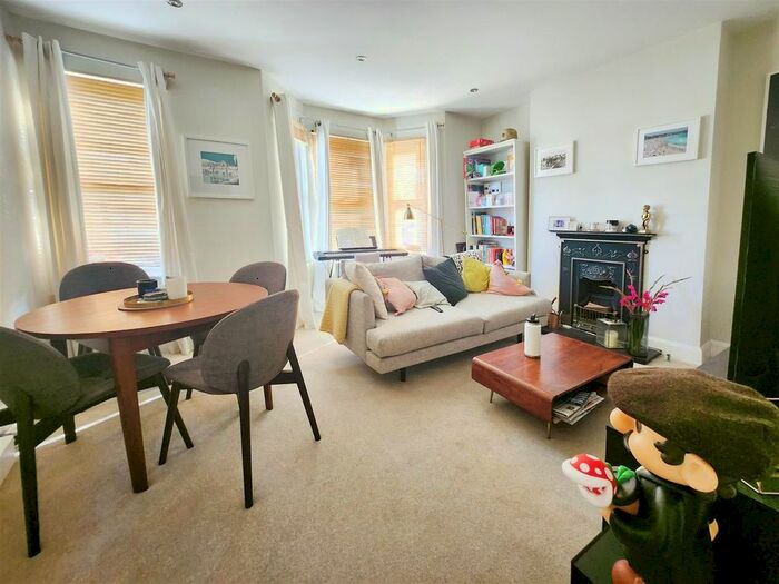 2 Bedroom Flat To Rent In Dryden Road, London, SW19