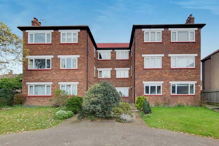 3 Bedroom Flat To Rent In Selsdon Road, South Croydon, CR2