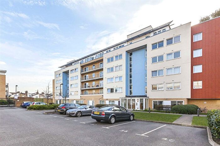 1 Bedroom Flat For Sale In Flint Close, London, E15