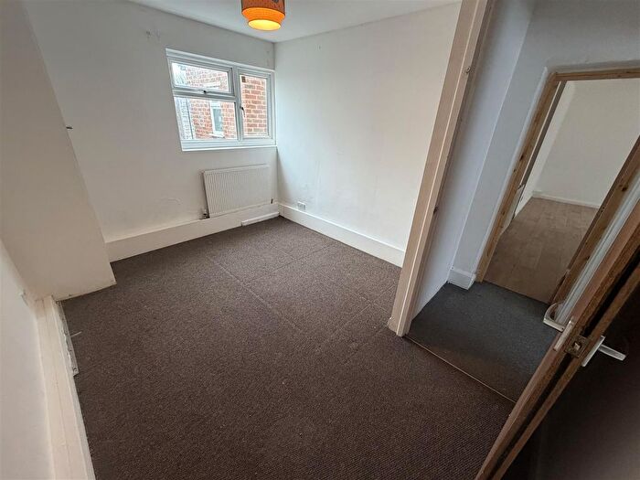 3 Bedroom Flat To Rent In Sheppard Close, Enfield, EN1