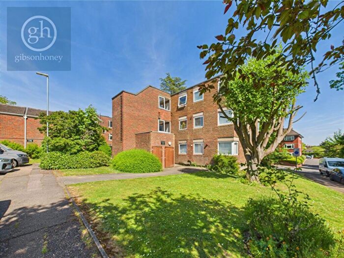 2 Bedroom Flat To Rent In Northwood, Middlesex, HA6