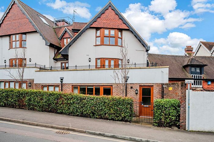 3 Bedroom Flat For Sale In Hoskins Road, Oxted, RH8