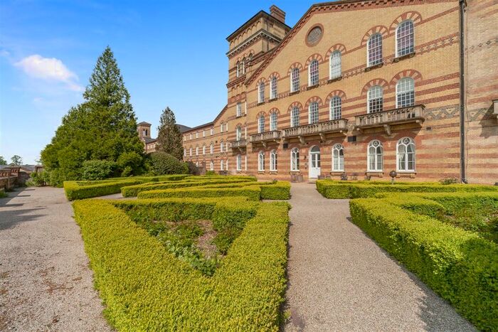 2 Bedroom Flat To Rent In Park West, South Downs Park, Haywards Heath, Sussex, RH16