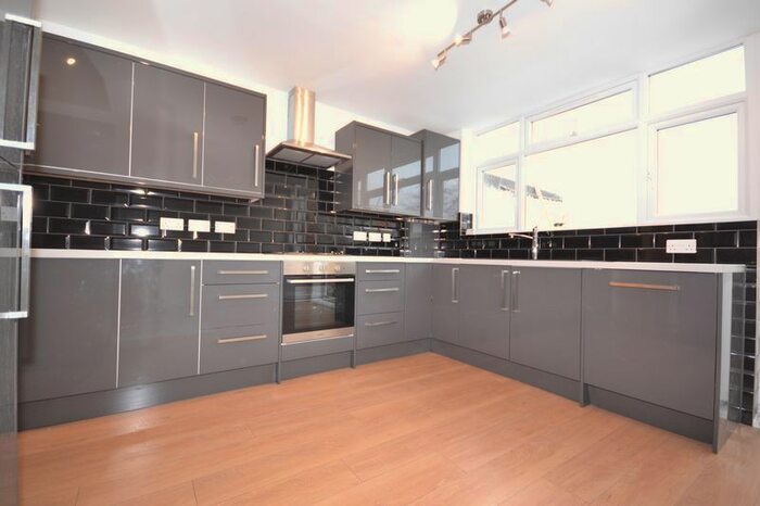 3 Bedroom Property To Rent In To Let, Three Bedroom House, Overton Road, London, E10