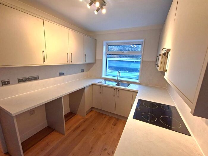 2 Bedroom Flat To Rent In Vine Road, Johnston, SA62