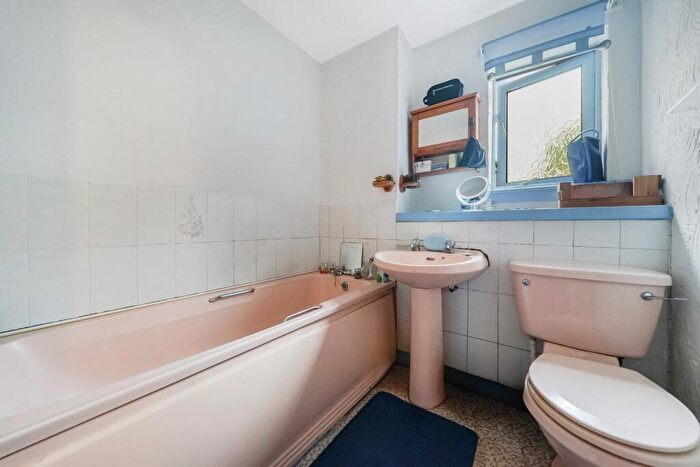 2 Bedroom Flat For Sale In Greenlaw Crescent, Paisley, Renfrewshire, PA1