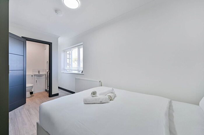 4 Bedroom Maisonette To Rent In Hampton Road, Twickenham, TW2