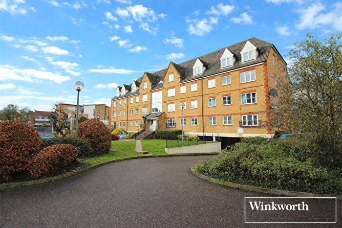 2 Bedroom Flat For Sale In Station Road, Borehamwood, Hertfordshire, WD6
